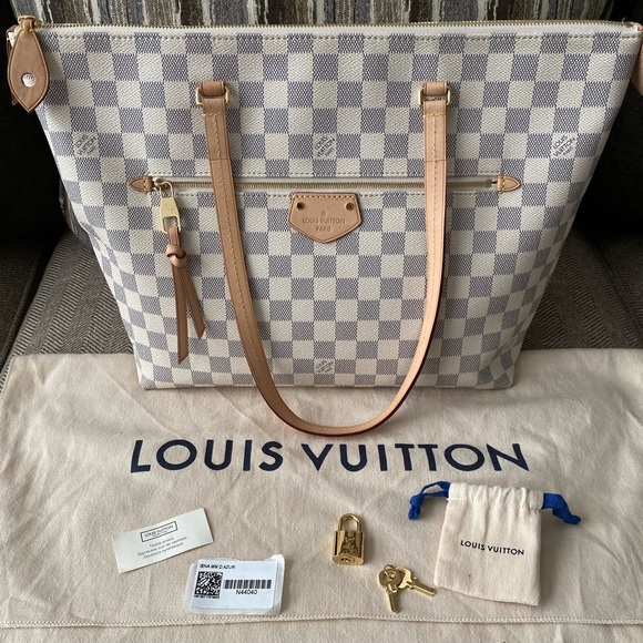 Louis Vuitton Iena Mm Added Insert White Damier Azur Canvas Shoulder Bag  Listed By Debbie Of Debsluxurycloset - Tradesy